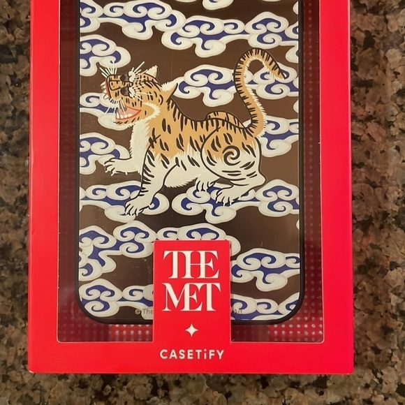 NWT Casetify The MET Art Museum Rank badge with tiger IPhone XS Max - Picture 5 of 7